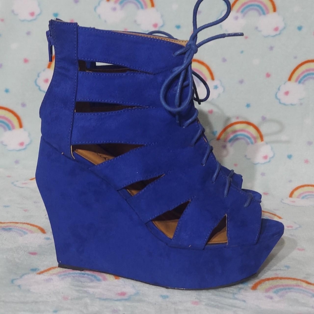 Shoes - Picture 2 of 4